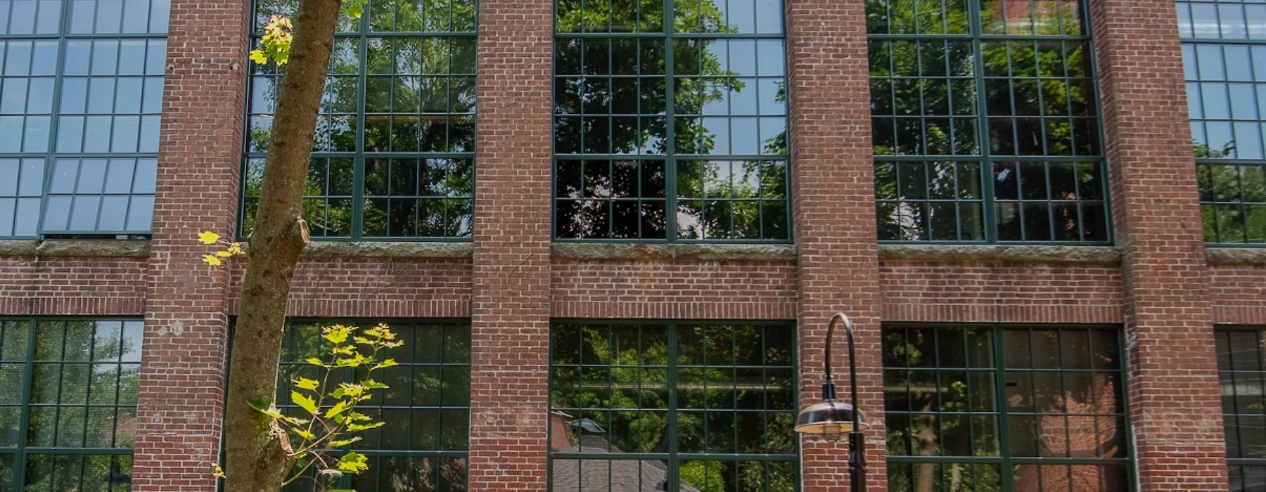 a brick building with windows